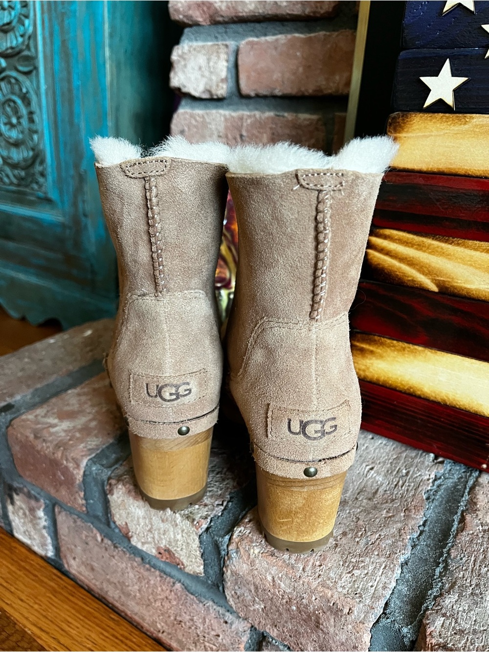NEVER WORN!  UGG Women's Chestnut Suede Shearling Heel Boots